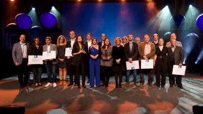 Fotografia de grup amb tots els guardonats amb el Premi Costa Daurada i Terres de l’Ebre i els Premis Jordi Cartanyà. foto: joan revillas