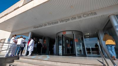 Entrada principal de l’Hospital de Tortosa Verge de la Cinta. foto: Joan REvillas