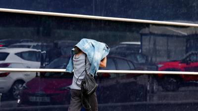 Se espera que el pico del temporal se de entre las 14 y las 20 horas. Foto: EFE