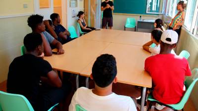 Sesión con jóvenes que forman una entidad en Sant Salvador. Foto: Cedida