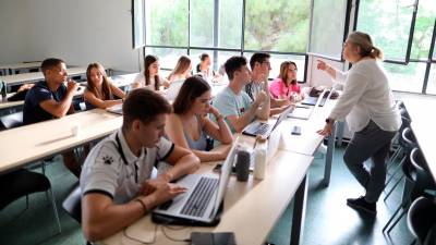 Una clase del grado de Psicología en la Facultat de Ciències de l’Educació i Psicologia, en el Campus Sescelades de la URV. Foto: Alba Mariné