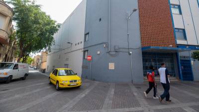La discoteca es troba en un local propietat de la Lira Amposta. Foto: Joan Revillas/DT