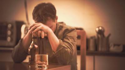 El alcoholismo genera más de 200 enfermedades. foto: gettyimages