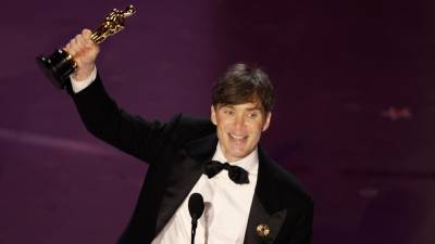 Cillian Murphy recogiendo el Oscar a mejor actor. Foto: EFE