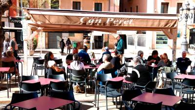 Imagen de un bar de Tarragona tras el apagón. Foto: ACN