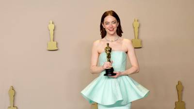 La cinta ‘Pobres criaturas’ fue la segunda más laureada con cuatro premios, entre ellos, el de mejor actriz para Emma Stone. Foto: EFE