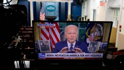 El anuncio de la renuncia, es noticia en todos los canales de Estados Unidos. Foto: EFE