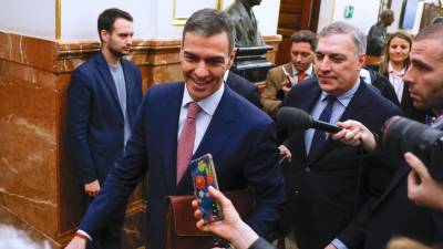El presidente del Gobierno, Pedro Sánchez atiende a los medios tras participar en la sesión de control al Ejecutivo, este miércoles. Foto: EFE
