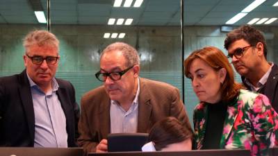 El director de Rodalies, ANtonio Carmona, el comisionado para el traspaso de Rodalies, Pere Macias, y la consellera de Territori, Sílvia Paneque. Foto: ACN