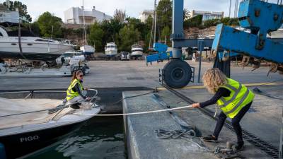 Sessió de mentoria al port de Calafat, a l’Ametlla de Mar. Foto: Joan Revillas
