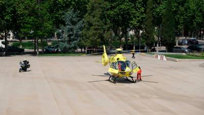 El helicóptero en la plaza dle Ayuntamiento. FOTO: Cedida
