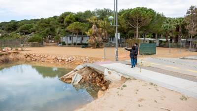 Imagen de ayer de los daños aún visibles en La Móra. Foto: Marc Bosch