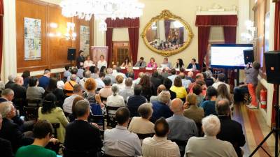 García (Cs), Baiges (PSC), Caballero (Junts per Reus), Prats (ERC), Pàmies (CUP) y Rubio (Ara Reus), ayer en El Círcol. Foto: Fabián Acidres