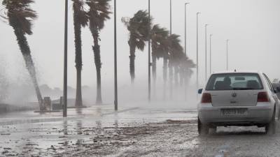 Imagen de un temporal marítimo en L’Ampolla. Foto: Joan Revillas