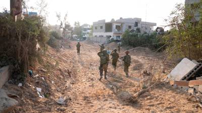 Al menos 14.100 palestinos han muerto por los bombardeos israelíes sobre el enclave. Foto: EFE