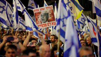 Manifestación contraria a Netanyahu, y a favor de un alto al fuego en Gaza, este jueves en Jerusalén. FOTO: EFE