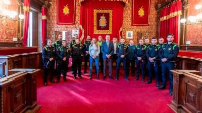 El nomenament dels nous agents a l’Ajuntament per part de l’alcalde Pau Ricomà. Foto: Guàrdia Urbana