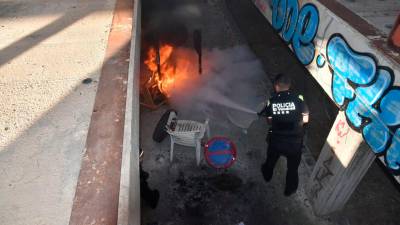 La Policía Local ha sofocado las llamas: FOTO: RAMON COSTA /AFN Press