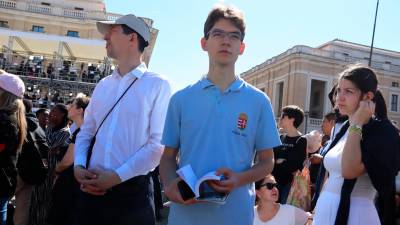 Asistentes al funeral del papa Francisco en el Vaticano. Foto: ACN