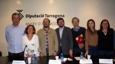 Representants dels grups polítics municipals de Tarragona en la trobada amb entitats animalistes al Museu Nacional d'Art Modern. Foto: ACN