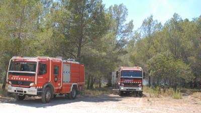 Al lugar han acudido tres dotaciones de bomberos. Foto: &Agrave;ngel Juanpere