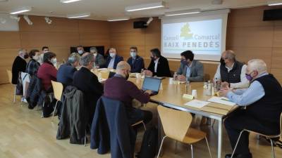 En la reunión participaron los alcaldes del Baix Penedès.