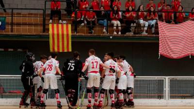Los jugadores juveniles del Reus Deportiu en un tiempo muerto durante el Campeonato de Catalunya. foto: cedida