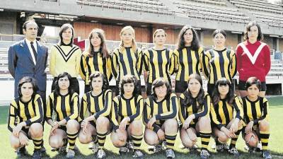 Plantilla del equipo femenino del USFEAC de Tarragona, en 1970. FOTO: FER-VI