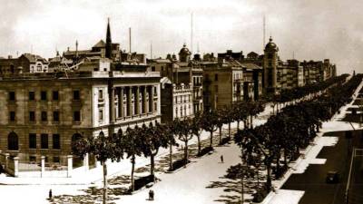 Vista general de la Rambla Nova con el Banc d&rsquo;Espanya. FOTO: ediciones Fica