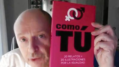 El escritor y editor Fernando Marías con ‘Como tú’, una propuesta sobre la igualdad, en una imagen captada del encuentro virtual.