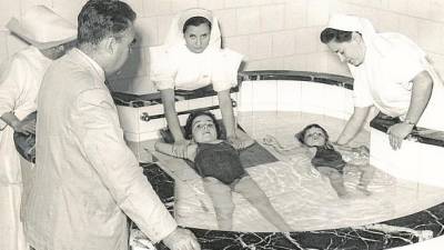 Rehabilitación de pacientes con la polio 1952. FOTO: Vallvé&nbsp;Hijo