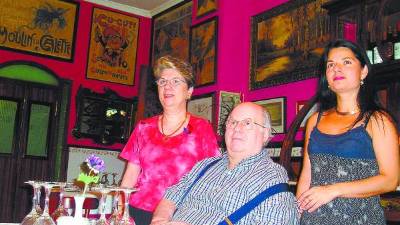Josep Maria con su espodsa e hija en una imagen de 2006.