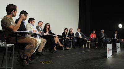 Los candidatos, ayer, durante el debate que tuvo lugar en el Cinema Rambla de l´Art. Foto: Pere Ferré