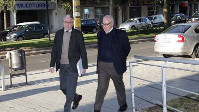 Josep Prat entrantals jutjats de Reus amb el se advocat en una imatge d'arxiu. FOTO: ALBA MARINÉ