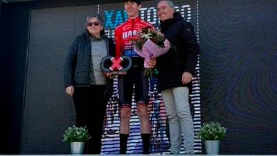 Lucas Olvera, en lo alto del podio. foto: Team MP Group - Doltcini