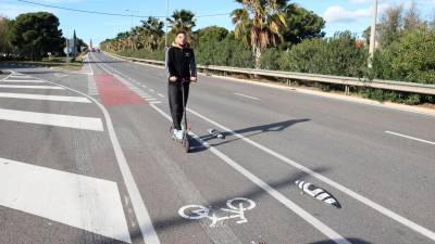 El carril de la avenida de Tarragona está habilitado y ahora se trabaja en la rotonda. FOTO: Alba Mariné