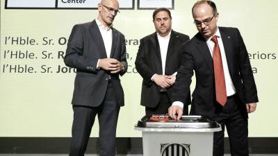 Raül Romeva, Oriol Junqueras y Jordi Turull, ayer, durante la comparecencia de prensa. Foto: efe
