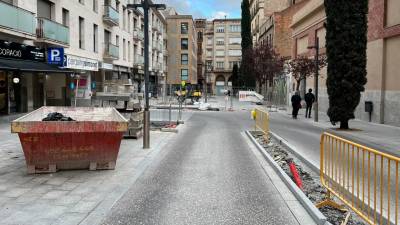 Aspecto actual de la calle Salvador Espriu, a un solo nivel y a falta de las jardineras. FOTO: alfredo González