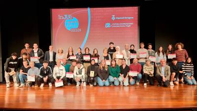 Foto de família dels guanyadors dels Premis InJUè. Foto: Diputació de Tarragona