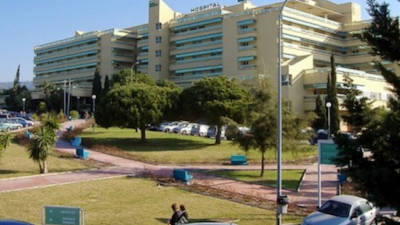La mujer agredida ha sido atendida en el Hospital Costa del Sol