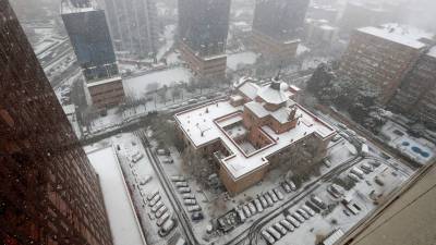 La nieve lleg&oacute; a cuajar en el mismo centro de Madrid. FOTO: EFE