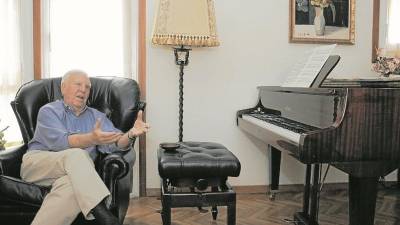 Josep Gomis, amb el seu estimat piano. FOTO: DT