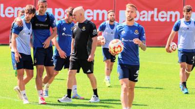 Luis César, sobre el césped del anexo al Nou Estadi durante su primer entrenamiento. Foto: Àngel Ullate