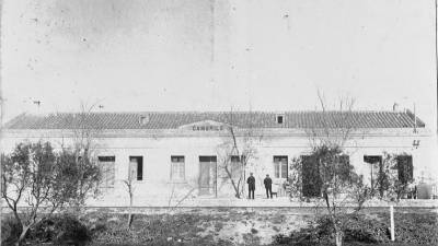 Imagen de la estación de Cambrils sobre 1900. Foto: Arxiu Municipal de Cambrils. Núm. reg. 9525-1-057. Autor: Tomàs o Lluís Dolsa