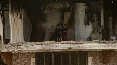 Muchas familias gazatíes se ven obligadas a vivir entre escombros. Foto: EFE
