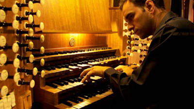 El organista Juan de la Rubia.