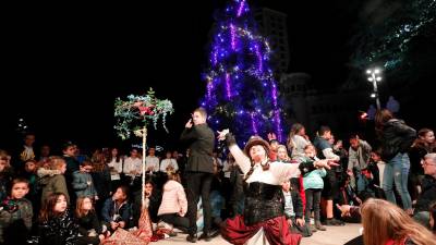 El alumbrado navideño se enciende en la mayoría de municipios de Tarragona