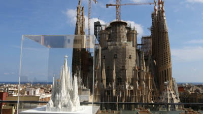 Maqueta de la Sagrada Família amb les torres centrals acabades.
