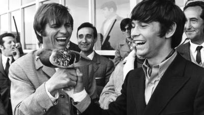Palomo Linares, (derecha) junto a â€˜El CordobÃ©sâ€™, en una imagen de 1969. FOTO: EFE FOTO: EFE