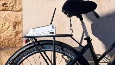 Imagen del sensor instalado en una bicicleta de la cooperativa L’Escamot de Tarragona. Foto: Cedida